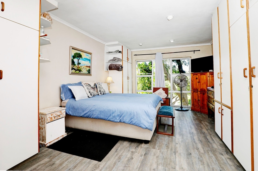 5 Bedroom Property for Sale in Loevenstein Western Cape